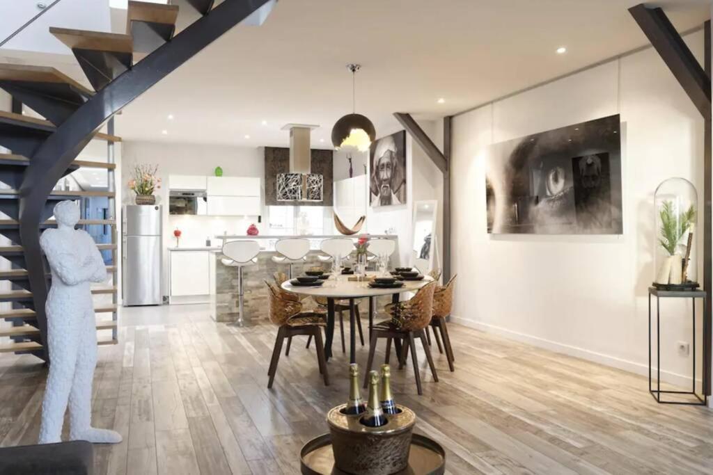 Reims Centre : Appartement Lumineux Et Atypique 46, Place D'Erlon Buitenkant foto
